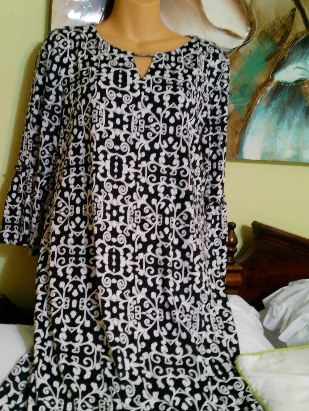 TACERA DRESS BLACK WHITE GOOD CONDITION SIZE MED